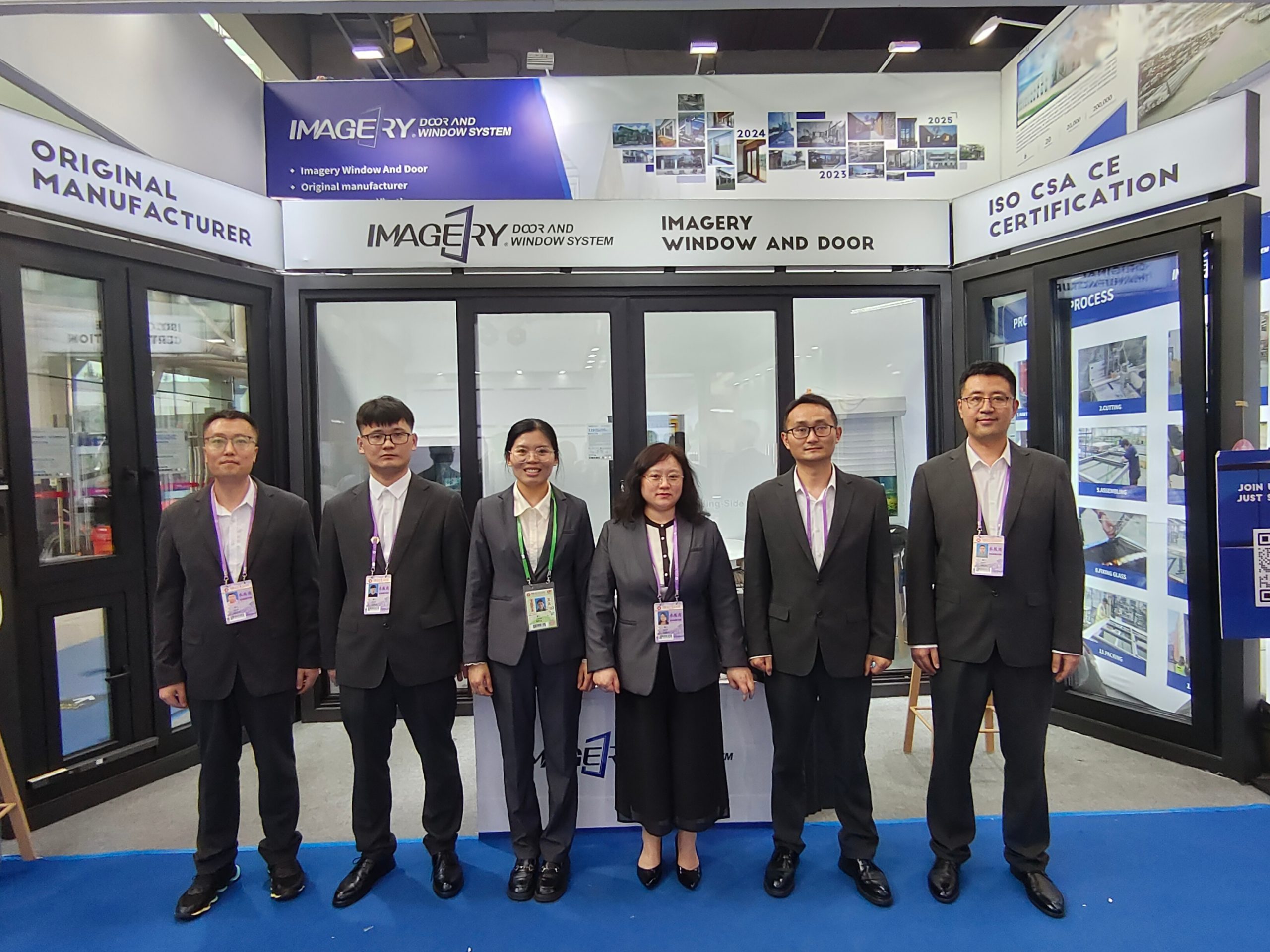 Group photo of the Imagery doors and windows team at the 137th Canton Fair