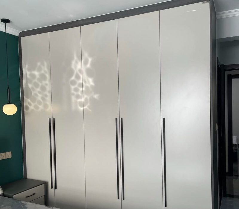Aluminum wardrobe